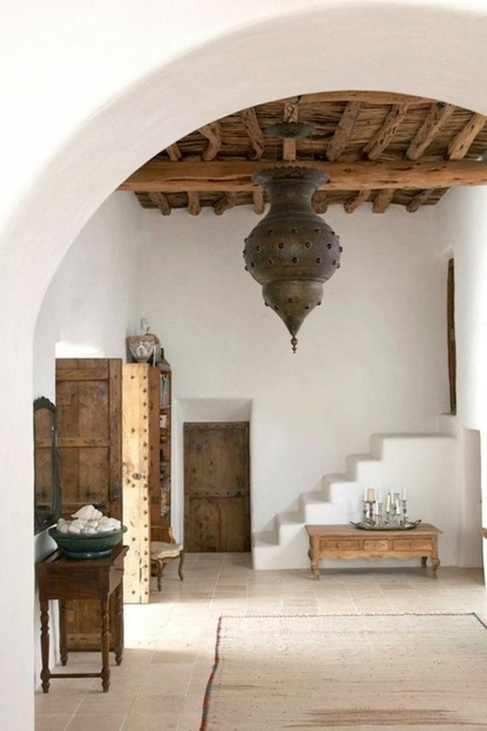 orientalische hängelampen dekorationen wie im bediunenstil einfach schlichtes design stein holz schrank tischdeko 