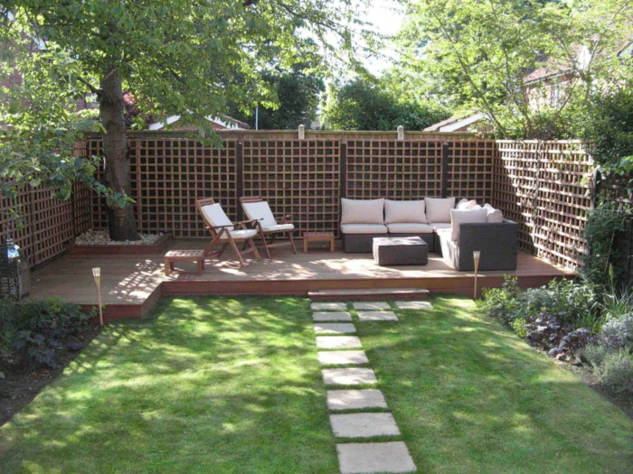 Gartenmöbel, Sichtschutz im Garten, englischer Rasen und Bäume Gartengestaltung pflegeleicht
