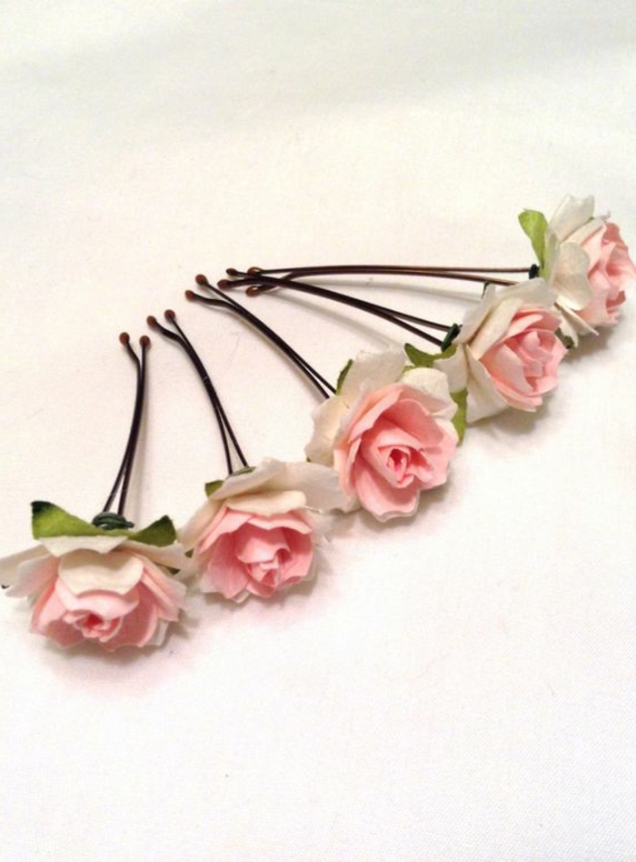 Haaraccessoires, schwarze Haarklammern mit kleinen weiß-rosa Rosen, DIY Haarschmuck aus Haarklammern