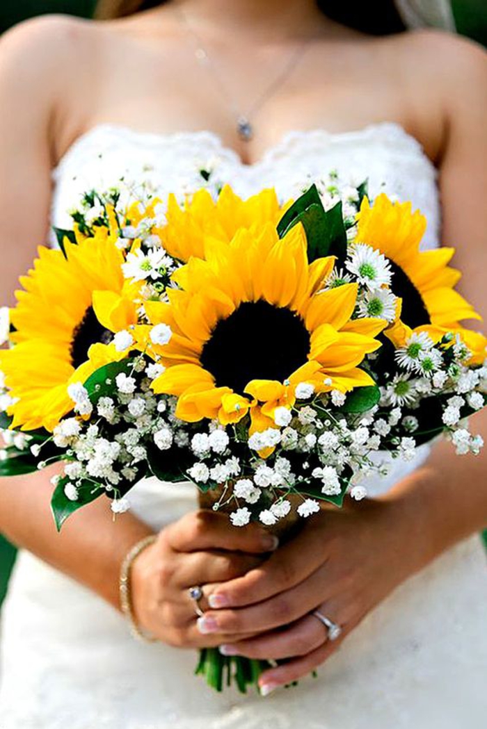 Hochzeitsstrauß in Gelb und Weiß, schöne Sonnenblumen, Ideen für Sommerhochzeit