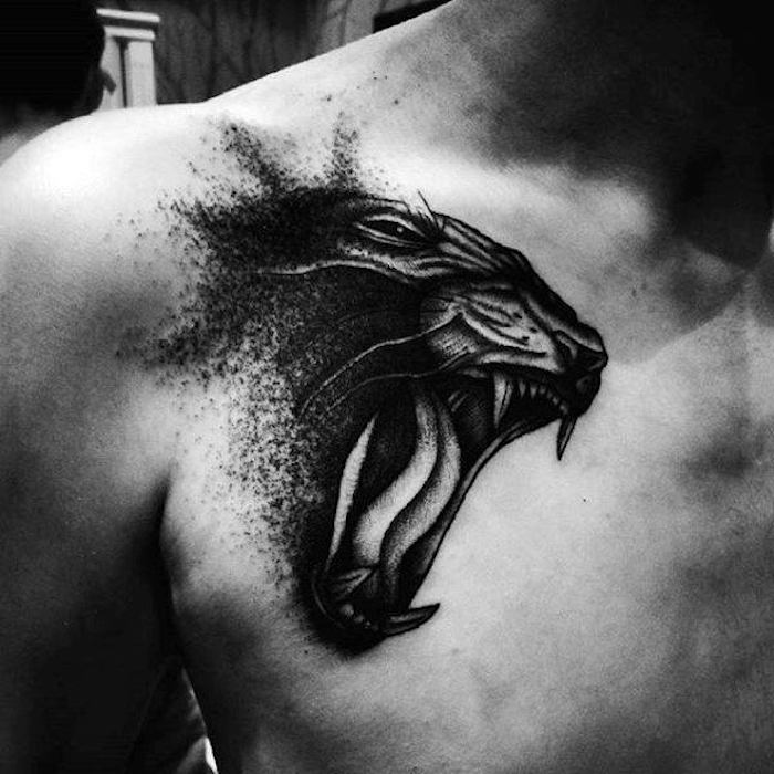 tiger tattoo, mann, brusttattoo, tigerkopf in schwarz und weiß