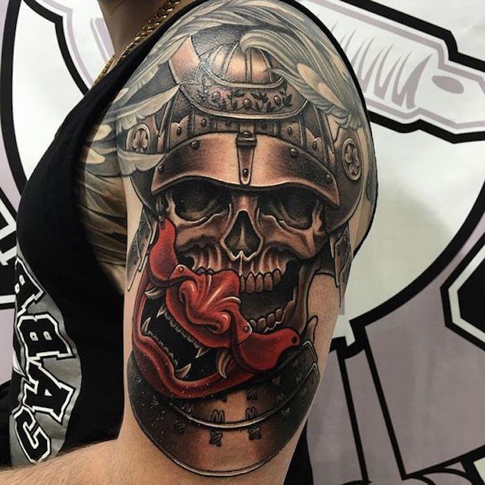 samurai tattoo, rote maske, schädel, helm, feder