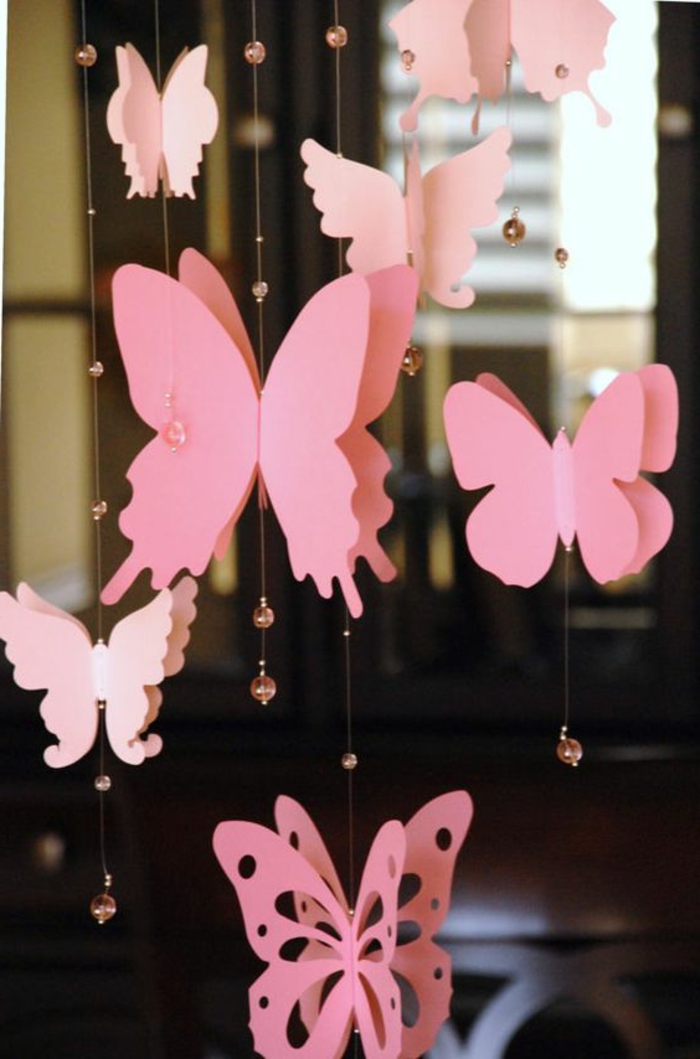 Girlande Schmetterlinge basteln Rosa Fensterdeko für den Sommer