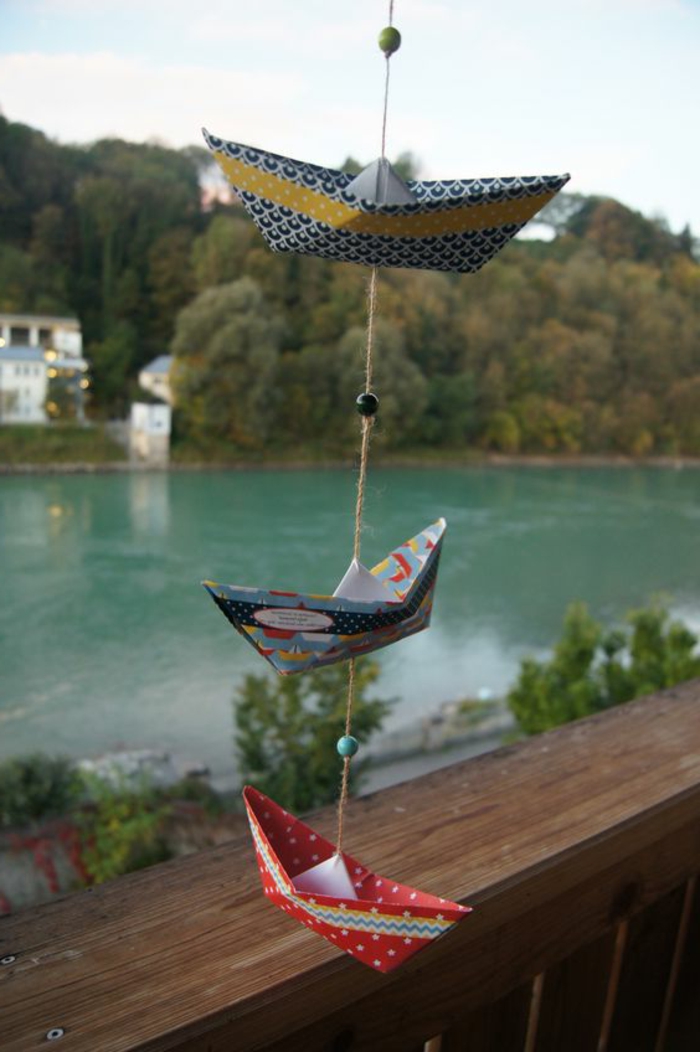Fensterdeko Sommer Girlande basteln Origami Segelschiffchen 
