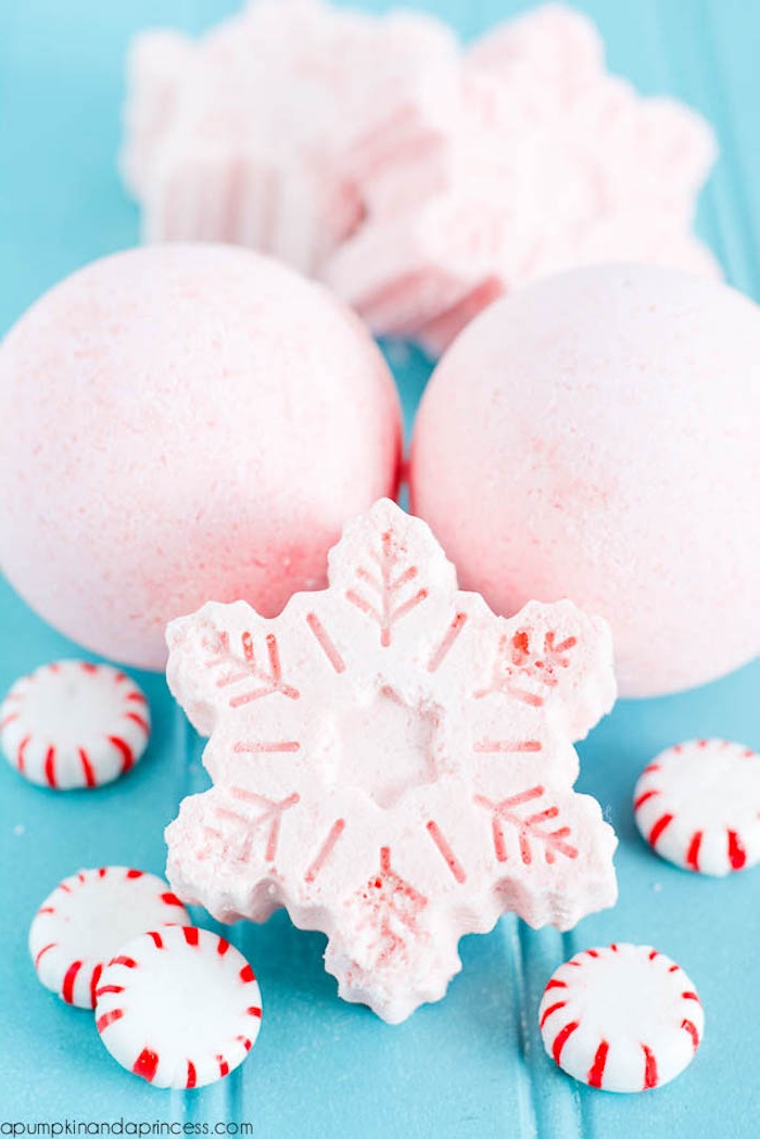 diy rosa schneeflocke, bonbons, selbstgemachte badekugel