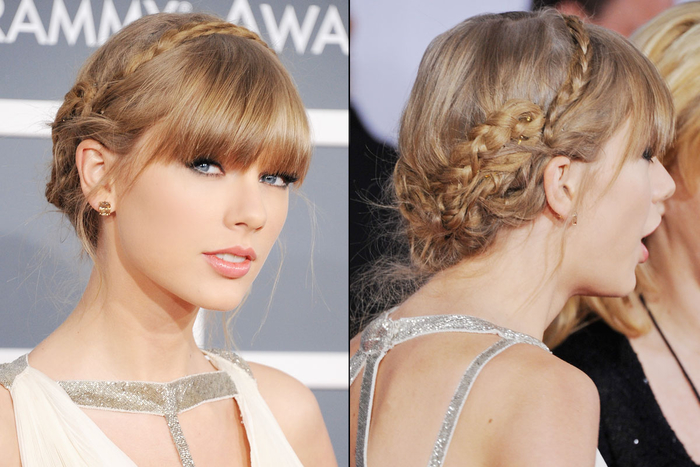 Taylor Swift mit kompliziert geflochtener Frisur blondes Haar dezentes Make up Frisur Brautjungfer 