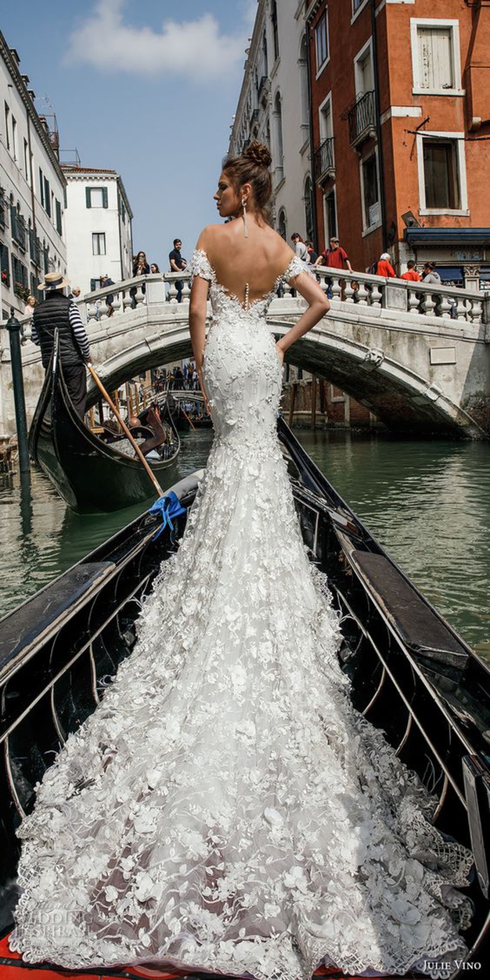 Brautkleid-Meerjungfrau aus Spitze, rückenfrei, schulterfrei, mit langer Schleppe