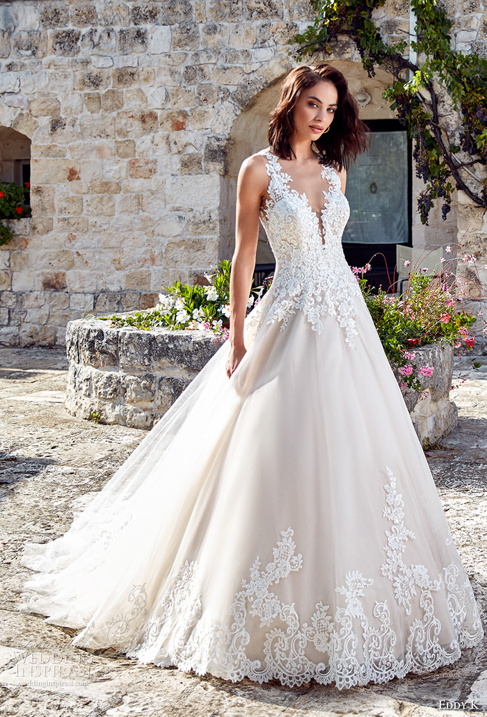 romantisches Hochzeitskleid mit Spitzen-Elementen, V-Ausschnitt, weiße Farbe