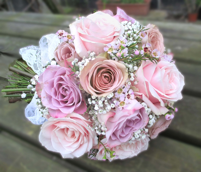rosa Rosen und kleine weiße Blumen vintage Brautstrauß für vintage Hochzeit