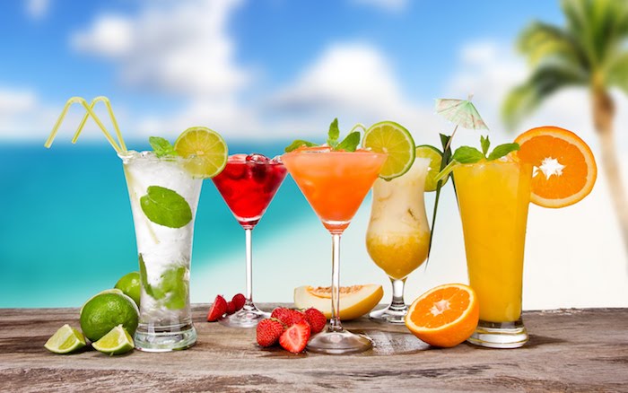 coole drinks, sommer, somerparty, cocktails, limetten, orangen, erdbeeren