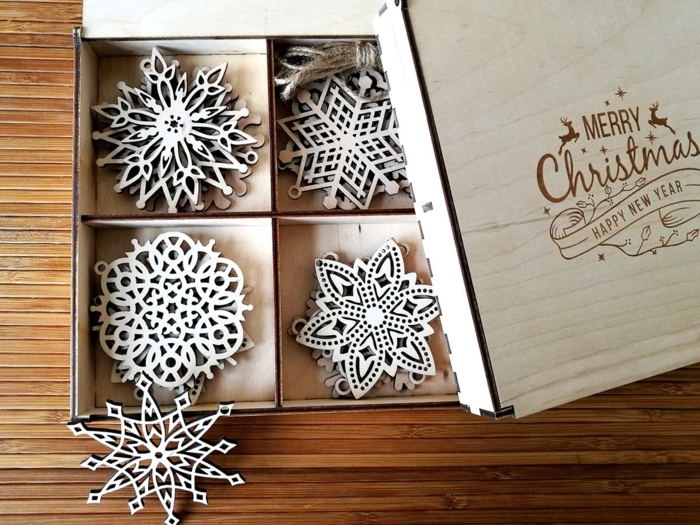 deko holz minimalistische spielzeuge weihnachtsdeko deko schneeflocken in einem kasten ideen 