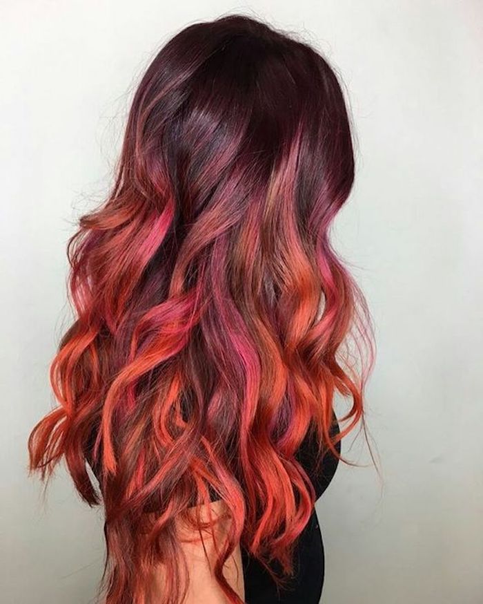 frisuren halblang, lange, lockige rote haare, ombre effekt, moderne haarfarben