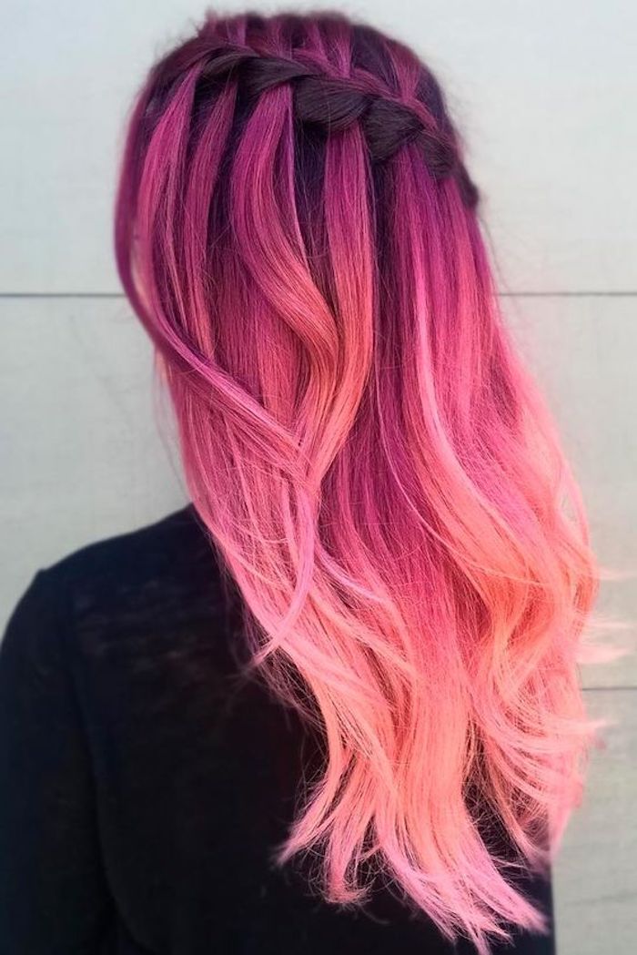 schöne frisuren, schwarze bluse, lange rosa haare, zopf, ombre effekt, moderne haarfarben