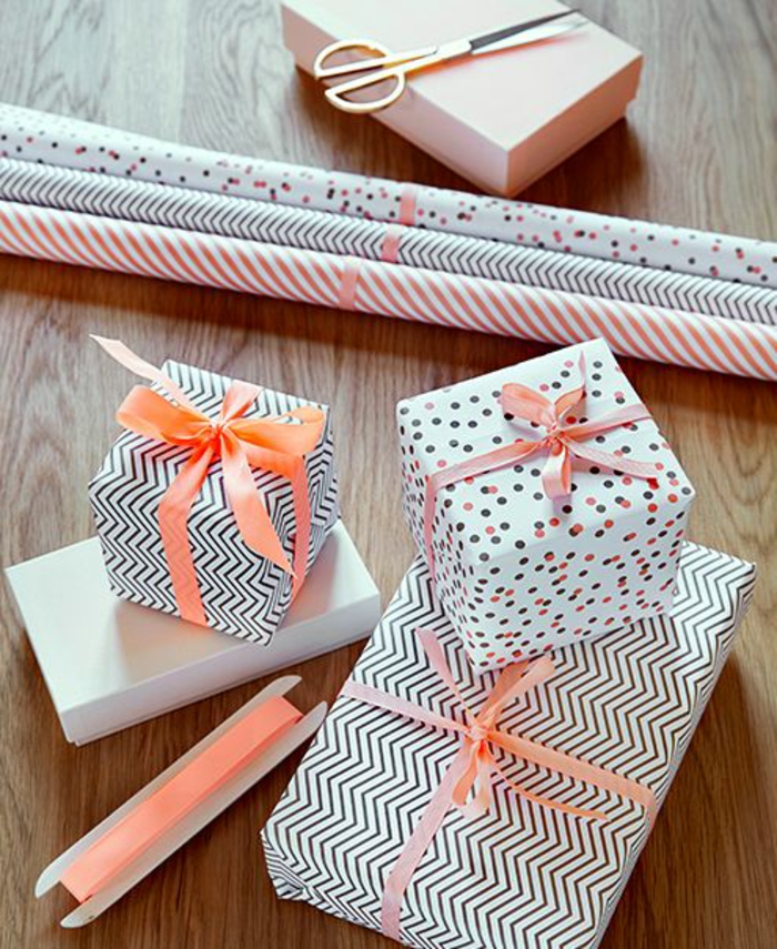 verwenden Sie verschiedene Muster von Geschenkpapier - Geschenke verziehren