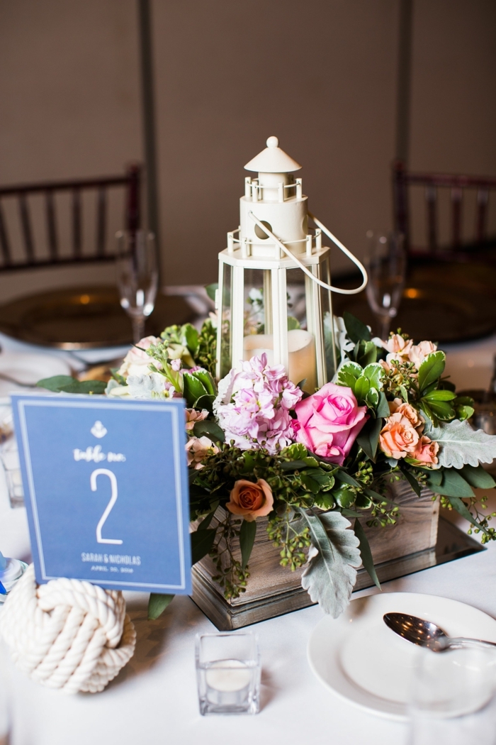 Maritime Dekoration günstig kaufen für Tischdekoration, weißer Leuchtturm mit Kerze mit Blumen, weißer Knotenball