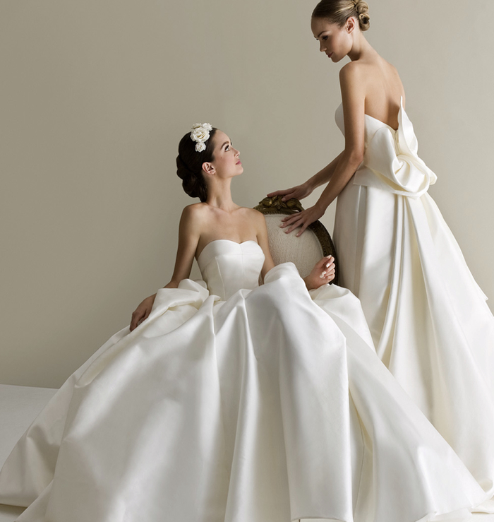 trägerlose Brautkleider aus Satin, schlicht und elegant, weite Hochzeitskleider in Weiß