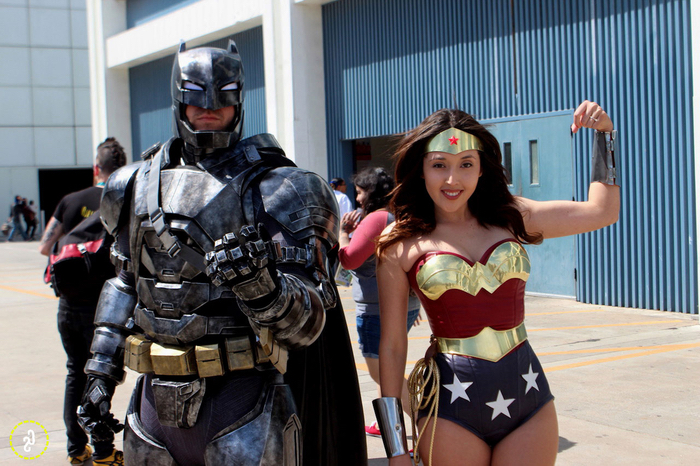 Batman und Wonderwoman Kindheitshelden Kostüme selber machen