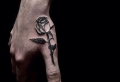 47 tolle Rosen Tattoo Ideen