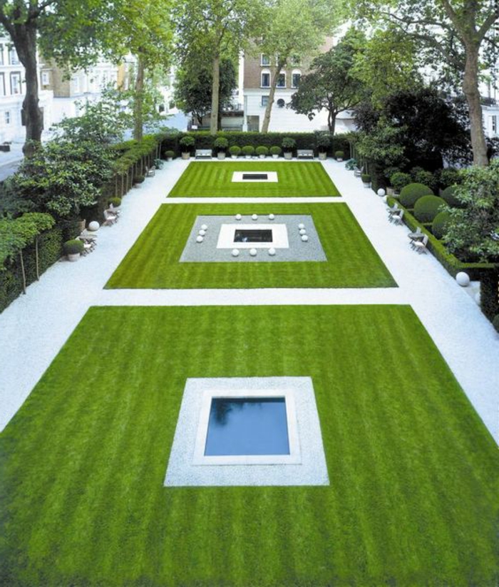 Gartengestaltung Beispiele - geometrische Gestaltung mit Wasserspiegel und Rasen