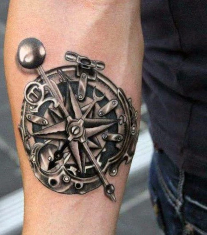 steampunk kompass - noch eine tolle idee für einen compass tattoo auf der hand eines manns