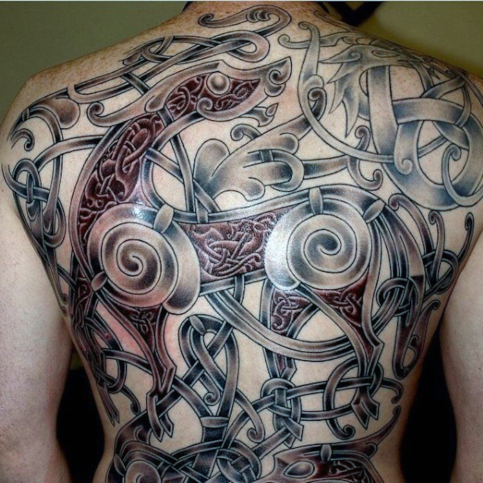 tattoo nordisch, rücken, rückentattoo mit vielen elementen, mann