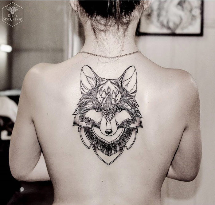 weibliche Rücken Tattoos, Mandala-Fuchs, vielfältige Ideen für Tätowierungen