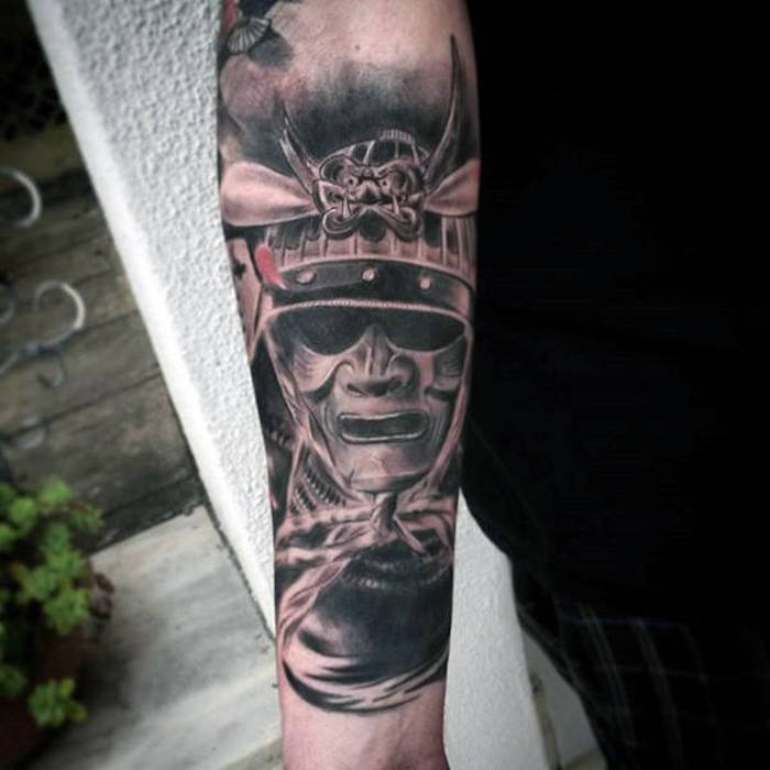kämpfer tattoo, arm tätowieren, helm, maske, samurai