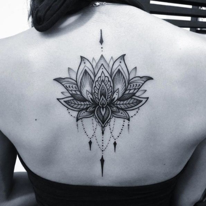 Rücken Tattoo, Lotus, Klassiker bei den weiblichen Tattoos, mit Liebe zum Detail