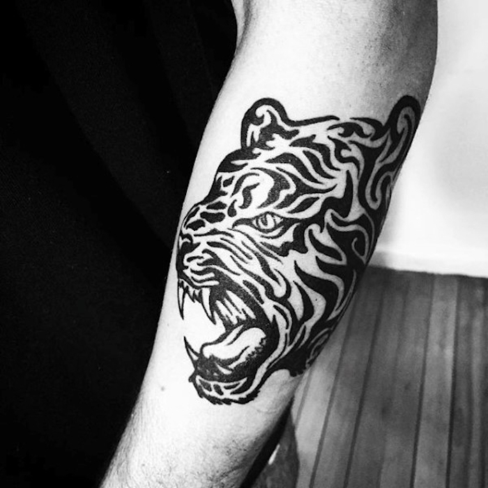 tribal tiger tattoo, mann, arm, armtattoo, tigerkopf