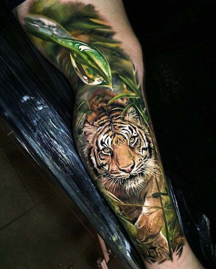 tigerkopf tattoo, bunte tätowierung, blätter, tiger