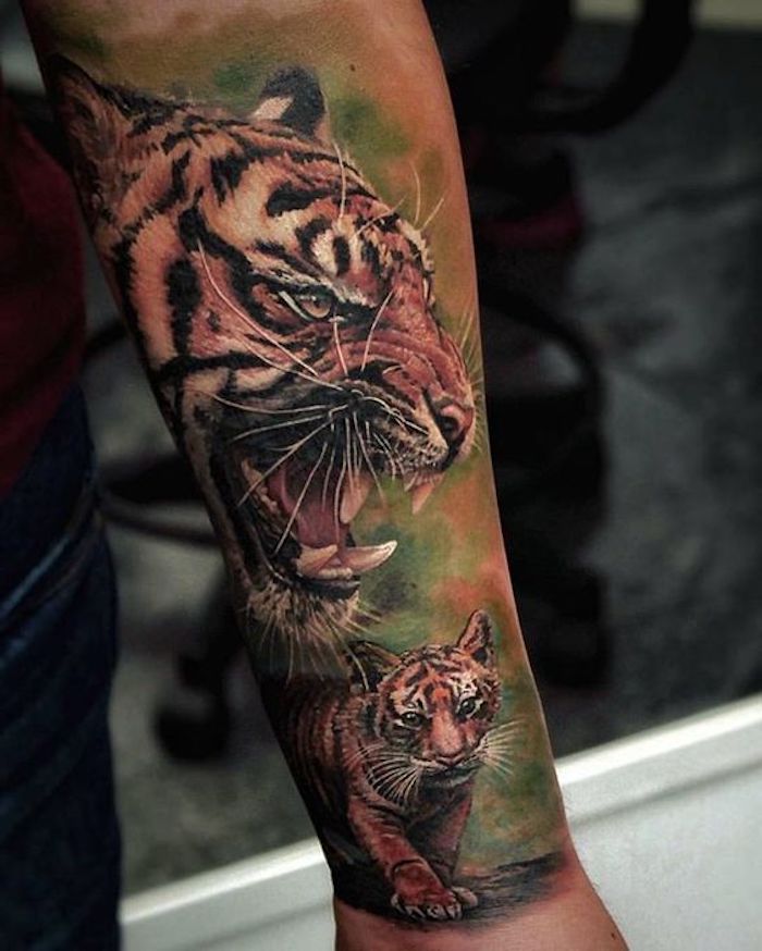 tigerkopf tattoo, bunte tätowierung, arm tätowieren, mann