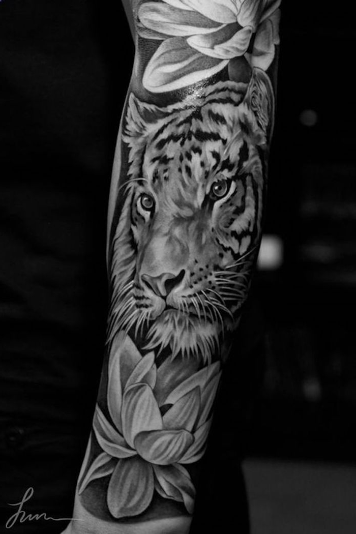 ärmel-tattoo, arm tätowieren, blumen, tigerkopf, lilien, tattoos