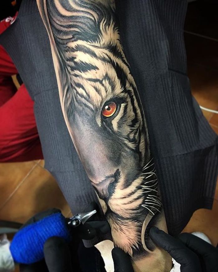 ärmel-tattoo, arm tätowieren, tiger mit orangen augen