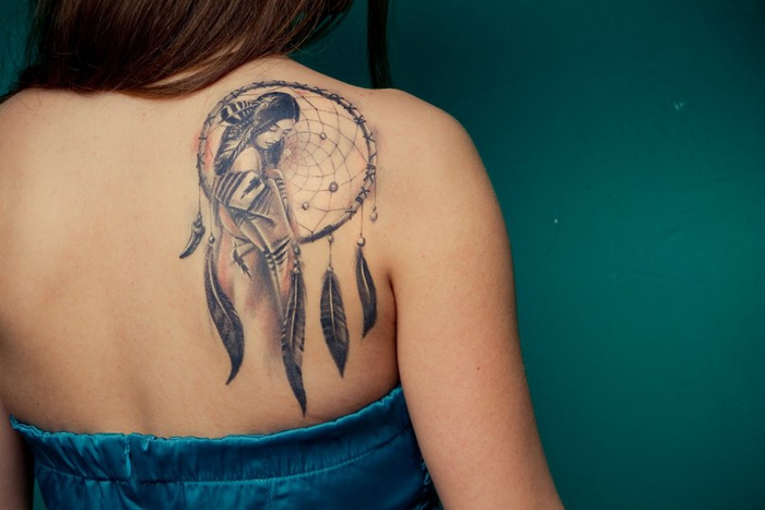 Inspiration für Ihr nächstes Tattoo, Traumfänger und Geisha, Rücken Tätowierung für Frauen