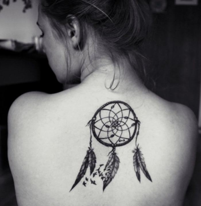 Rücken Tattoos für Frauen, Traumfänger, zarte weibliche Motive mit Symbolik