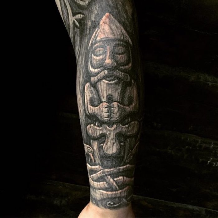 tattooärmel in schwarz und grau, mann, wikinger tattoo