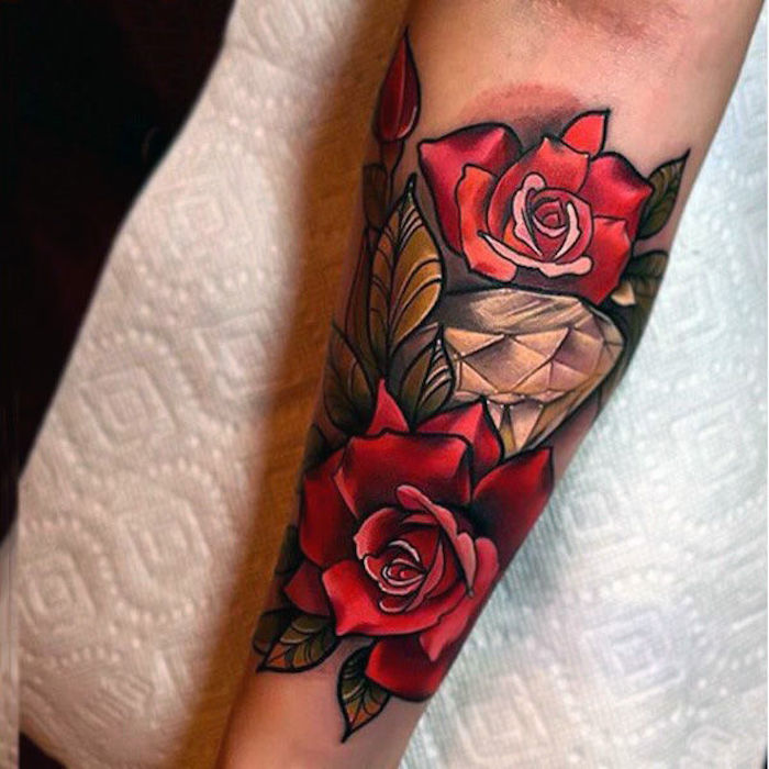 tattoo motive, bunte tätowierung mit roten rosen und diamant