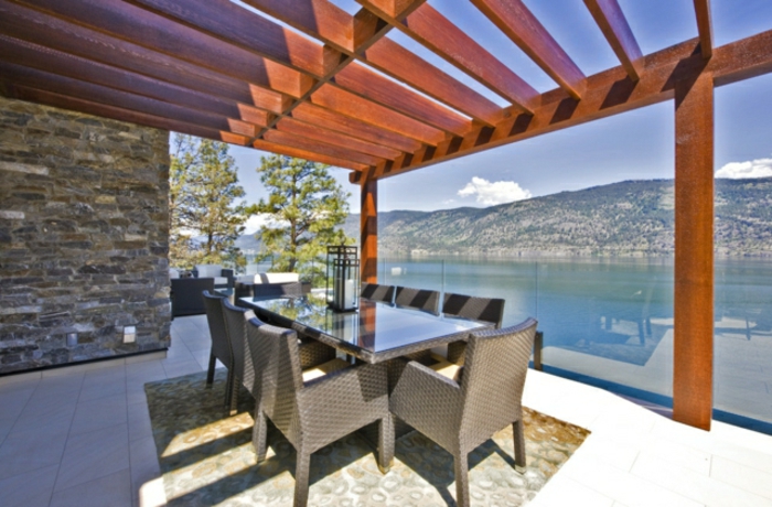 Balkon Überdachung Holz Design mehrteiliger Tisch mit Bestuhlung