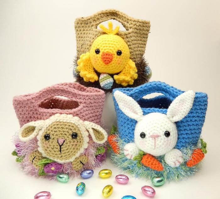 drei Tüten in verschiedene Farbe und verschiedene Figuren als Verzierung - Amigurumi für Anfänger