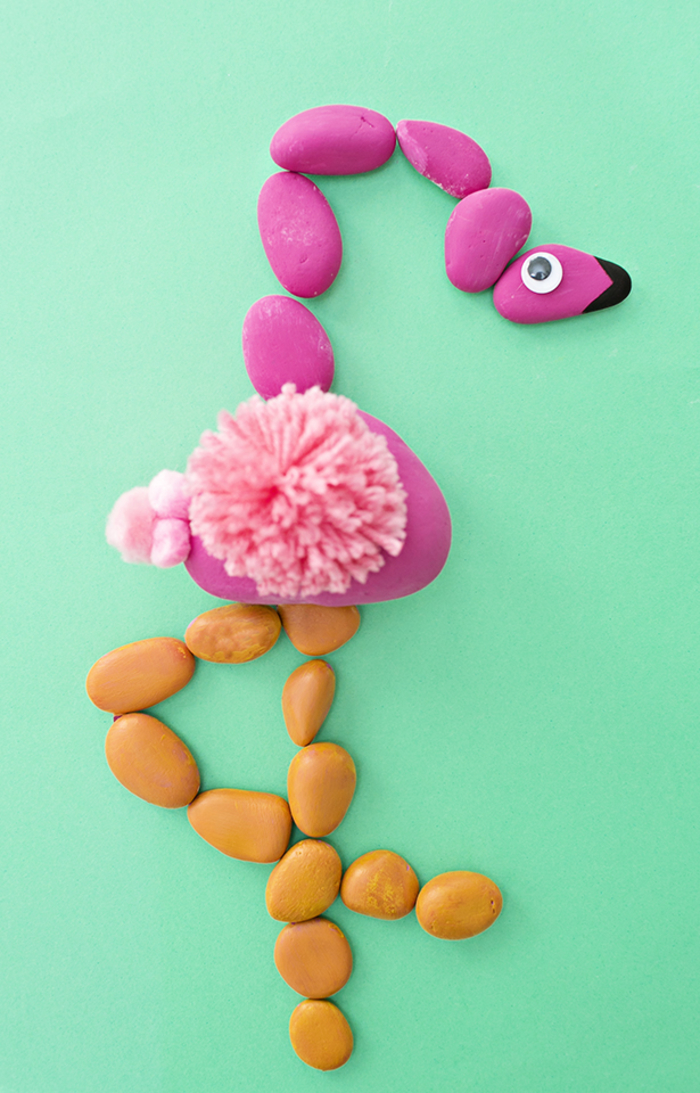 rosa Flamingo aus Dekosteinen selber basteln, kreative DIY Ideen für Kinder