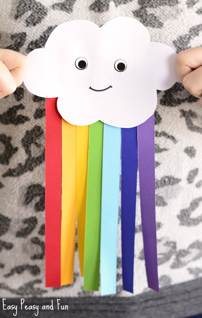 Bastelideen für Kleinkinder, Wolke und Regenbogen aus Papier schneiden, Gesicht zeichnen