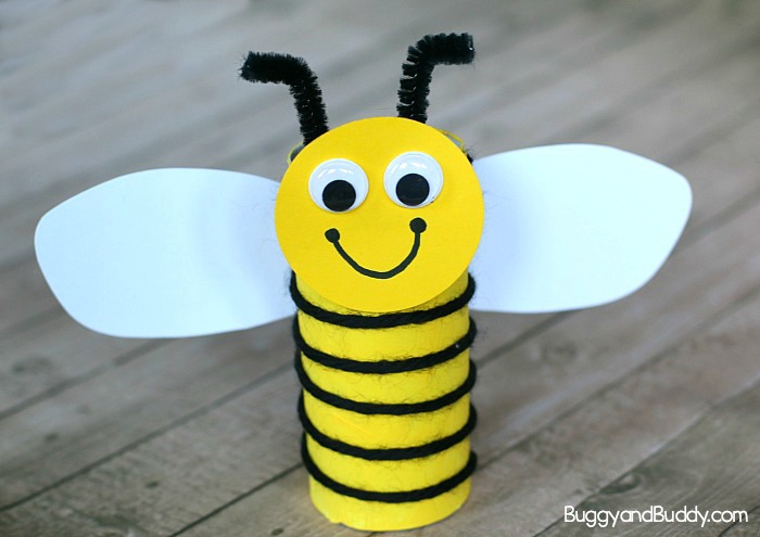 Basteln mit Kindern, kreative DIY Ideen, Biene aus Rolle, Faden und Papier selber basteln