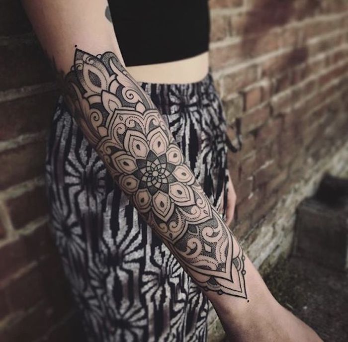 baliebteste tattoos für frauen, mandala tattoo am unterarm