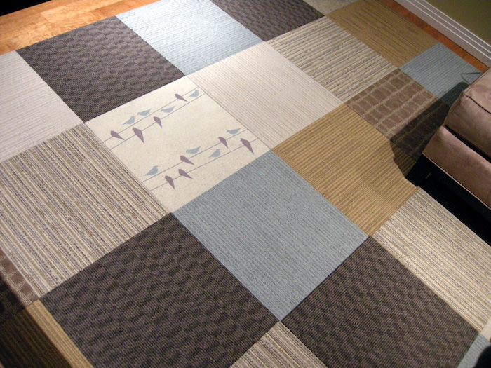 Teppich wie Fliesen in verschiedenen Farben und mit verschiedenen Motiven pflegeleichter Teppich