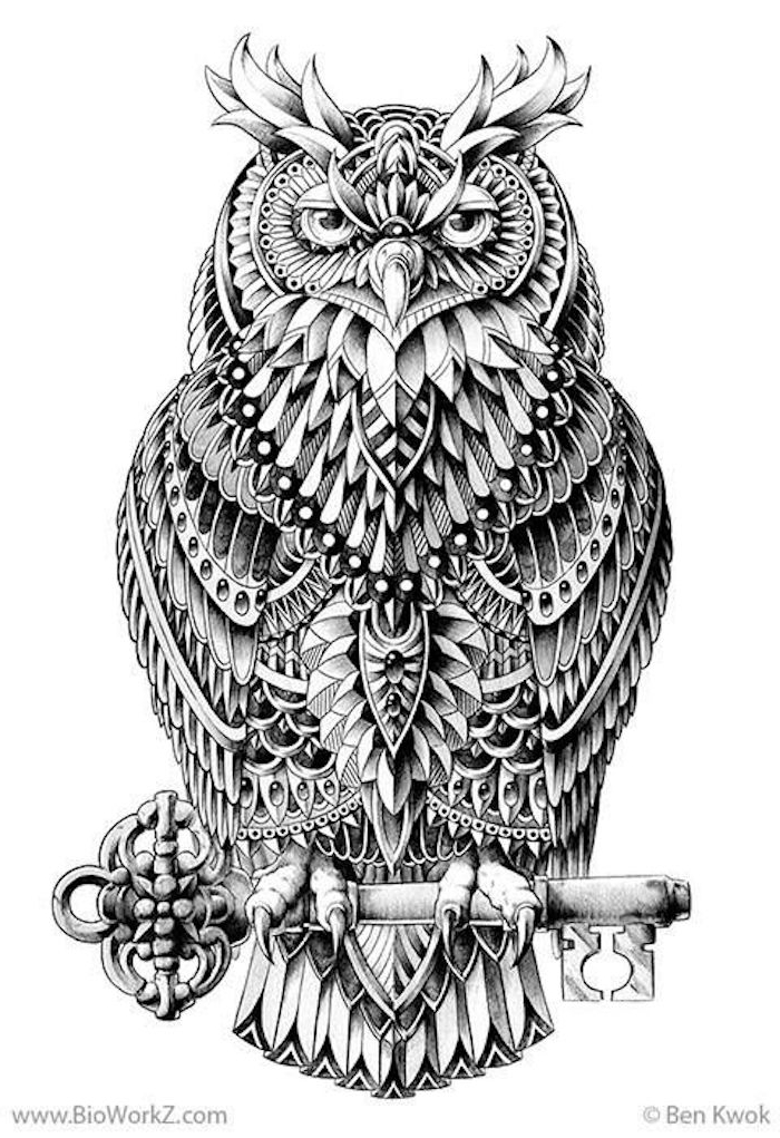 eine tolle idee für einen schwarzen tattoo owl - ein großer schwarzer uhu mit einem großen schwarzen schlüssel