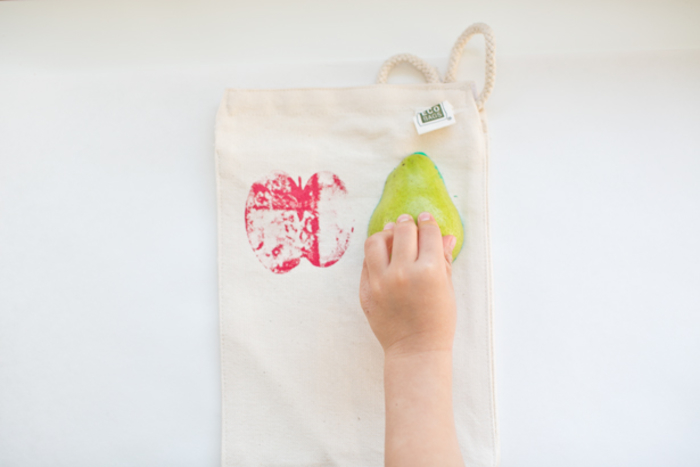 DIY Projekte für Kleinkinder, Stempel aus Früchten selber machen, Apfel und Birne