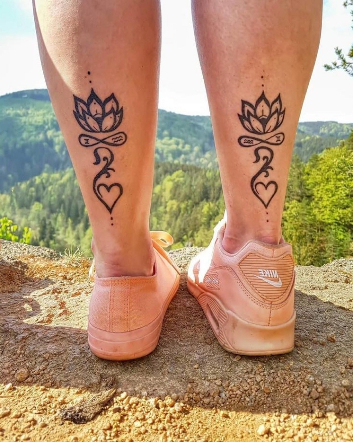 familien tattoo ideen für geschwister, lotusblumen in kombination mit herzen, unendlichkeitszeichen und floralen elementen, rosa sneakers