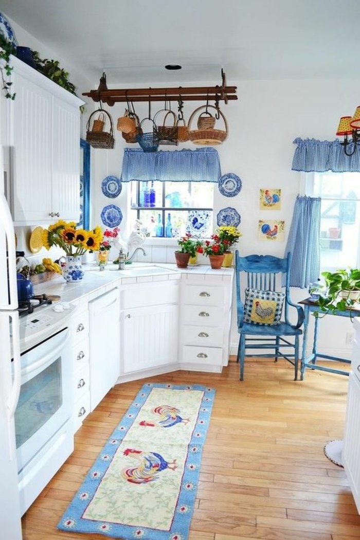 retro küche mit landhaus und shabby deko blau und weiß