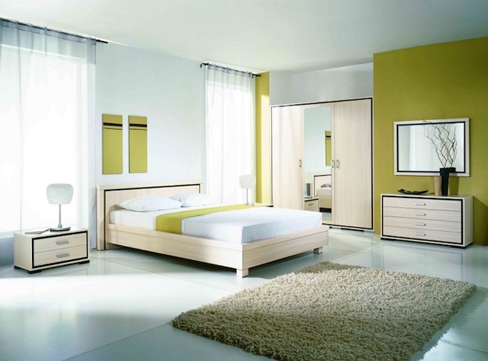 feng shui, schlafzimmer in weiß und grün, teppich, bett, schrank mit spiegel
