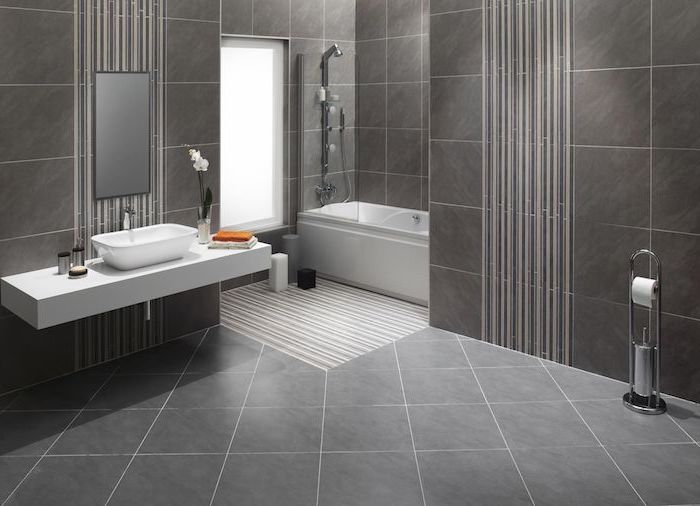 Fußbodenbelag in Naturstein Optik grau wie Stein, moderne Badezimmer Ausstattung